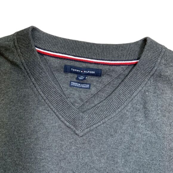 Tommy Hilfiger Gray Long Sleeve Embroidered Logo V Neck Sweater Size 3XL Preppy - Picture 2 of 11
